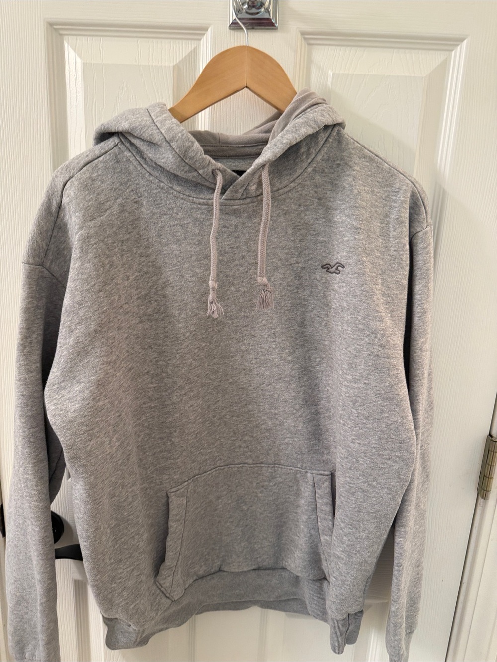 Hollister Men's Light Gray Hooded Pullover Sweatshirt